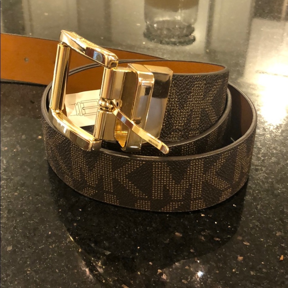 Michael kors belt never warn in perfect condition
